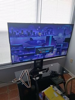 Roku onn tV and glass stand