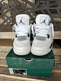Jordan 4s size 4y