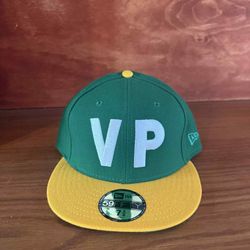 Exclusive New Era 59Fifty VP Fitted Hat - 2T Kelly, Gold