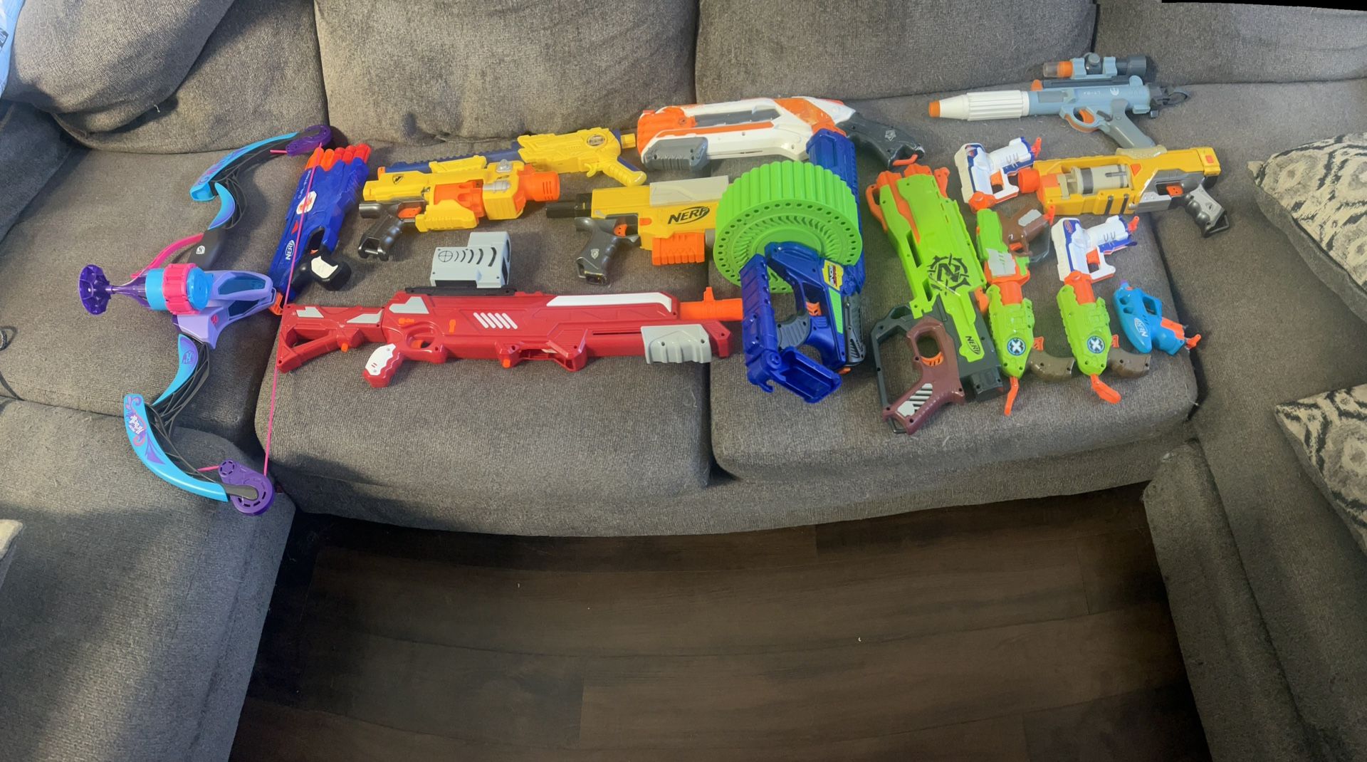 17 Nerf Guns
