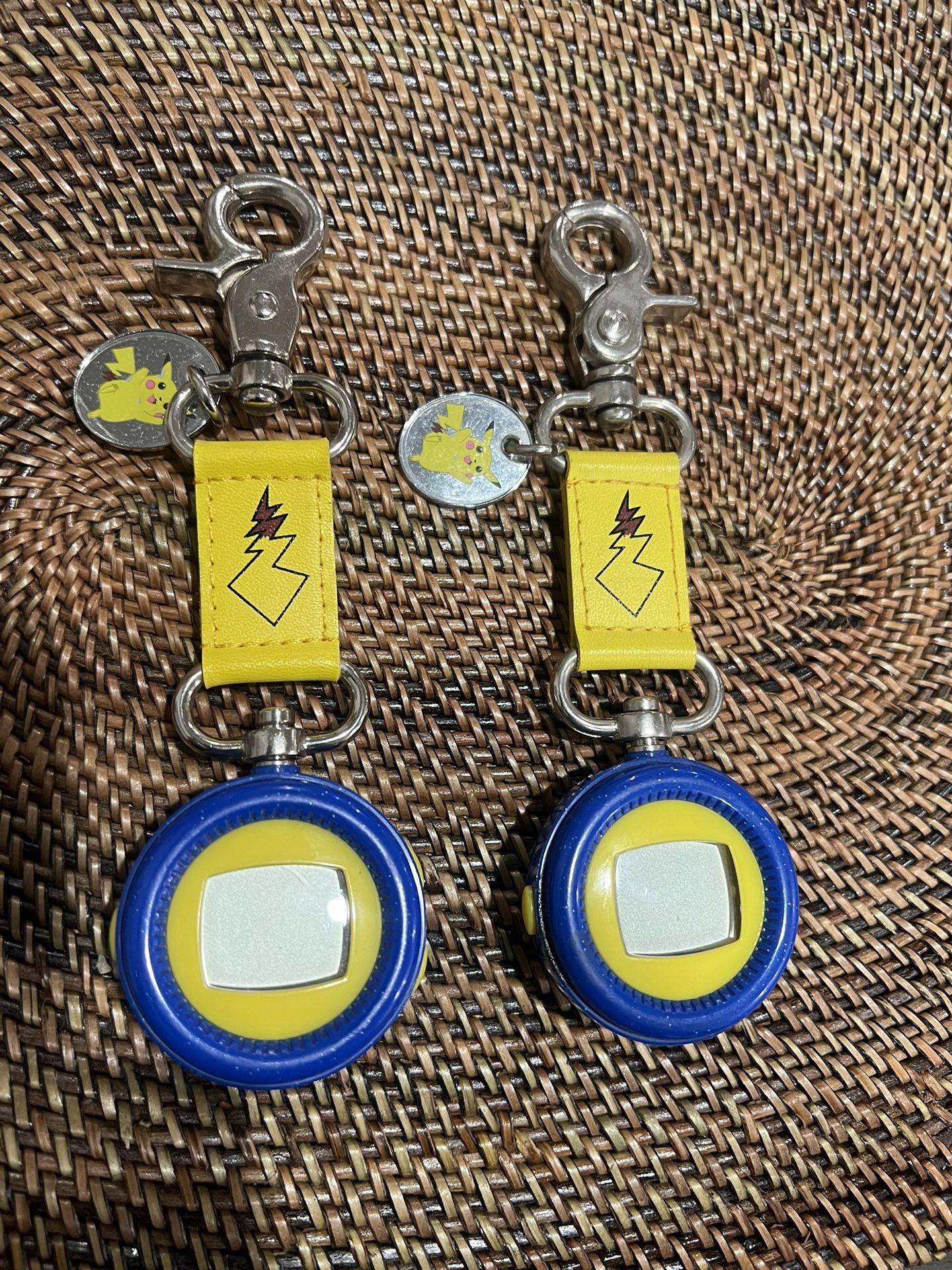 Rare Keychain Pokèmon Pocket Pikachu 1998 Virtual Pet Game 
