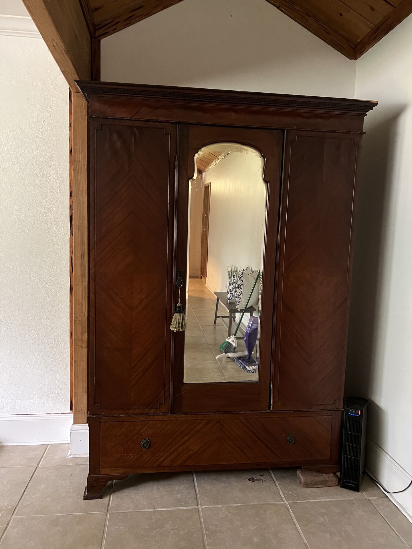 Armoire With Mirror 