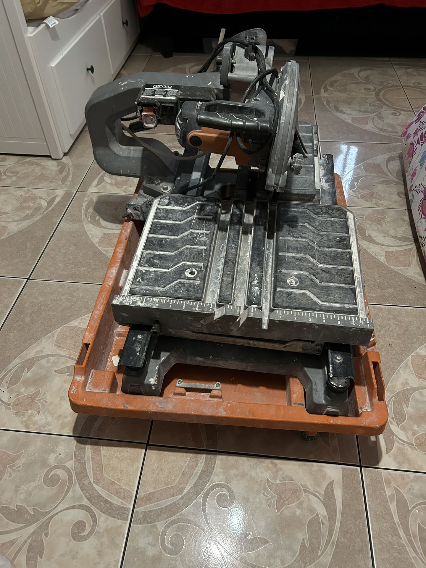 Ridged Wet Tile Saw