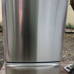33 wide bottom freezer Refrigerator