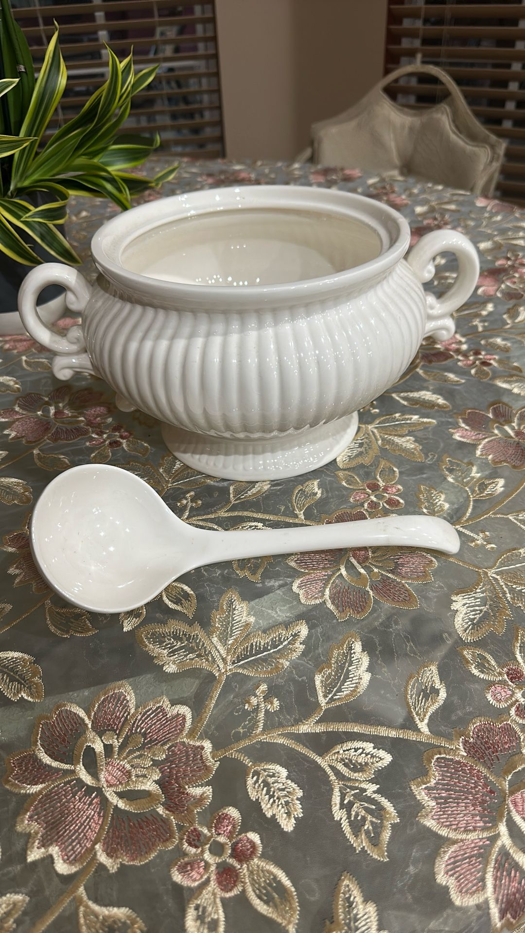 Ceramic Serving Pot