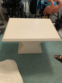 Wood end or coffee table