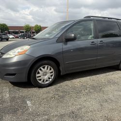 2010 TOYOTA SIENNA LE V6