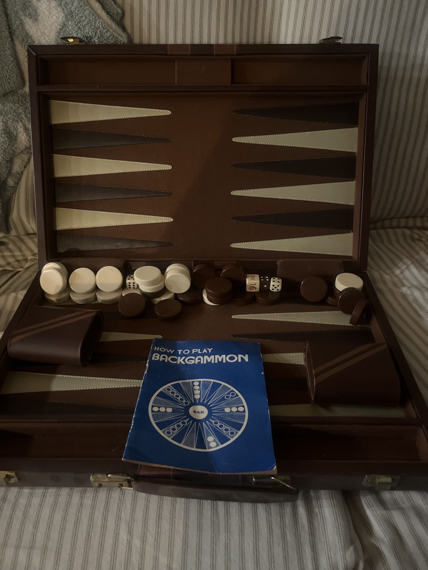Vintage Kingstone Backgammon Set – Complete with Case & Booklet