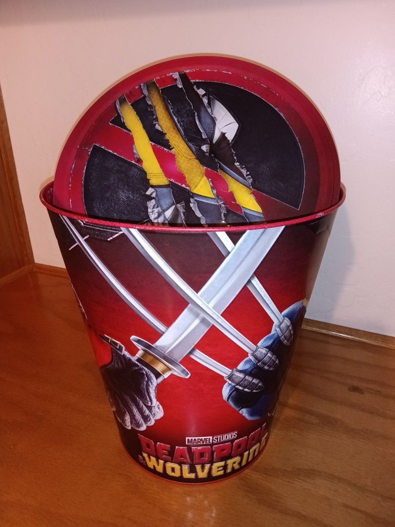Deadpool/Venom/Red Hulk Popcorn Buckets And Extras