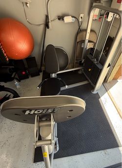 HOIST HV-LP-FSK Free-Standing Ride Leg Press w/ V-ROX Technology — $2,600