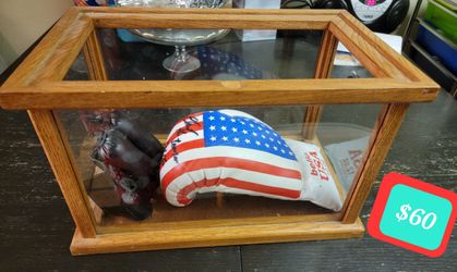 Chuck Liddell Signed Pratice Glove And Fight Glove