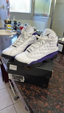 Basketball shoes