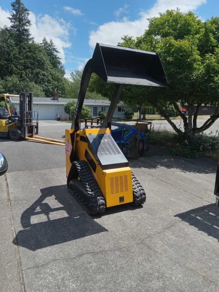 2024 SCL-850 Skid Steer/ Track Loader. NEW!