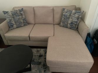 Couch w/tables and rug