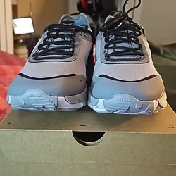 Men Nike React Live SE Size 11 NIB