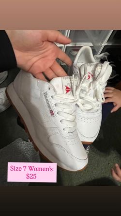 Women’s Reeboks Size 7