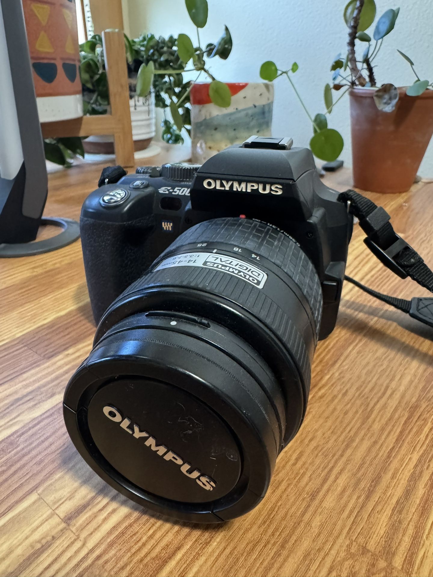 Olympus Evolt 8.0 DSLR (Used)