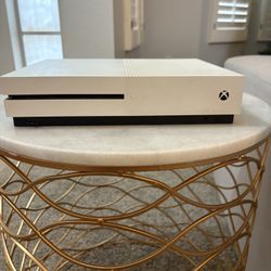 2 Xbox Ones 