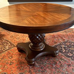 Vintage Dinning Table With Carved Pineapple Base. Large Leaf Included, 4 Chairs Included  