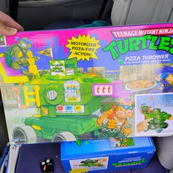 Ninja Turtles Motorized Pizza Thrower New