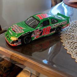 Bobby Labonte #18 Interstate Batteries 2002 Grand Prix 1:24 Stock Car