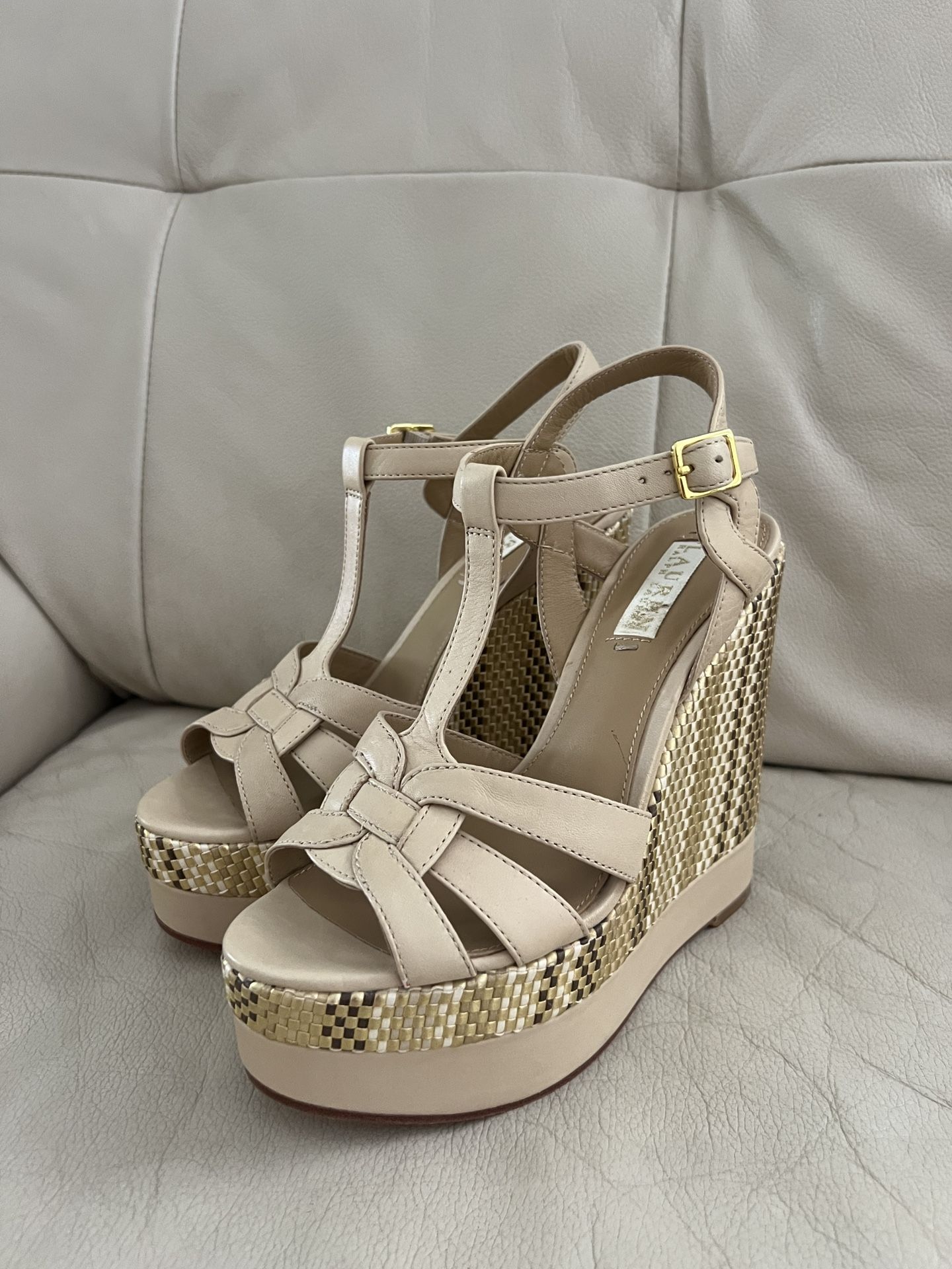 NEW LAUREN RALPH LAUREN SIZE 6, MAEVA CALFSKIN T BAR WEDGE SANDALS TAN