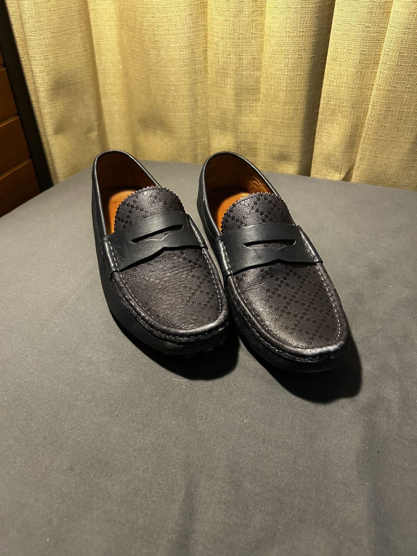 Gucci Men’s Dark Blue Vero Cuoio Loafers – Size 7 G (Made in Italy)