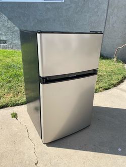 Frigidaire refrigerator and freezer