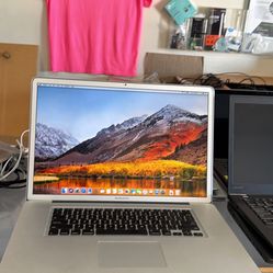 MacBook Pro 17 inch 8GB RAM 256GB SSD Core i7