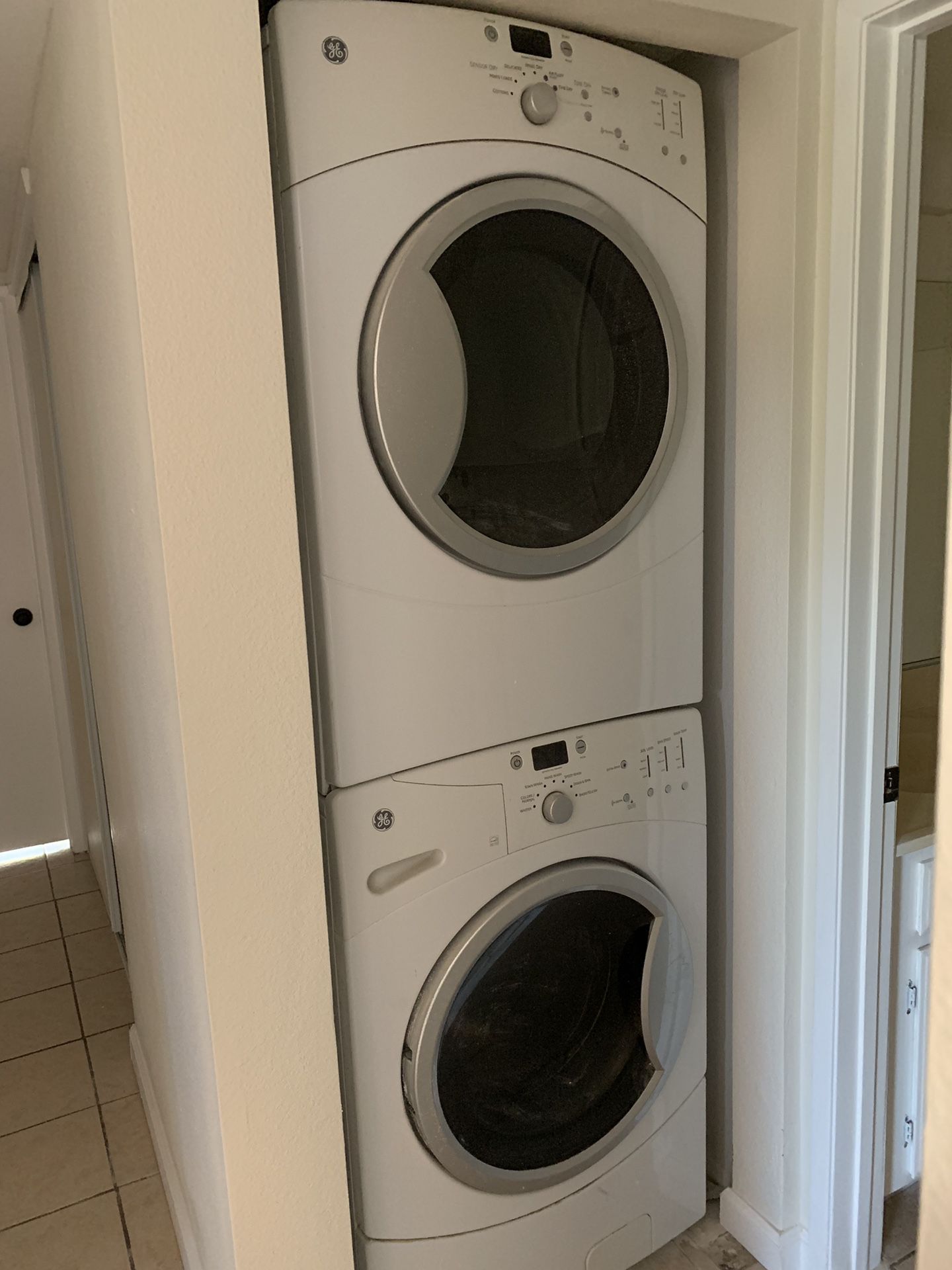 Washer and Dryer combo stackable by GE