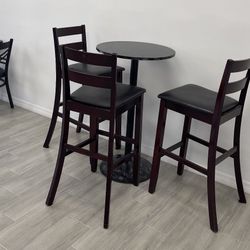 Table With 3 Chairs 