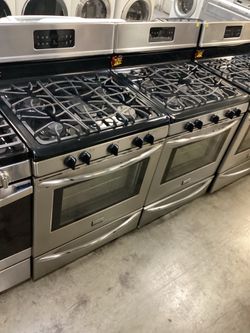 Frigidaire gas stove 30” inch wide