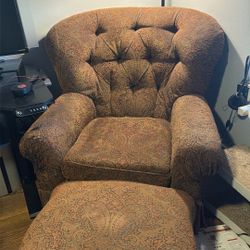 Oversized Reading Chair With Ottoman