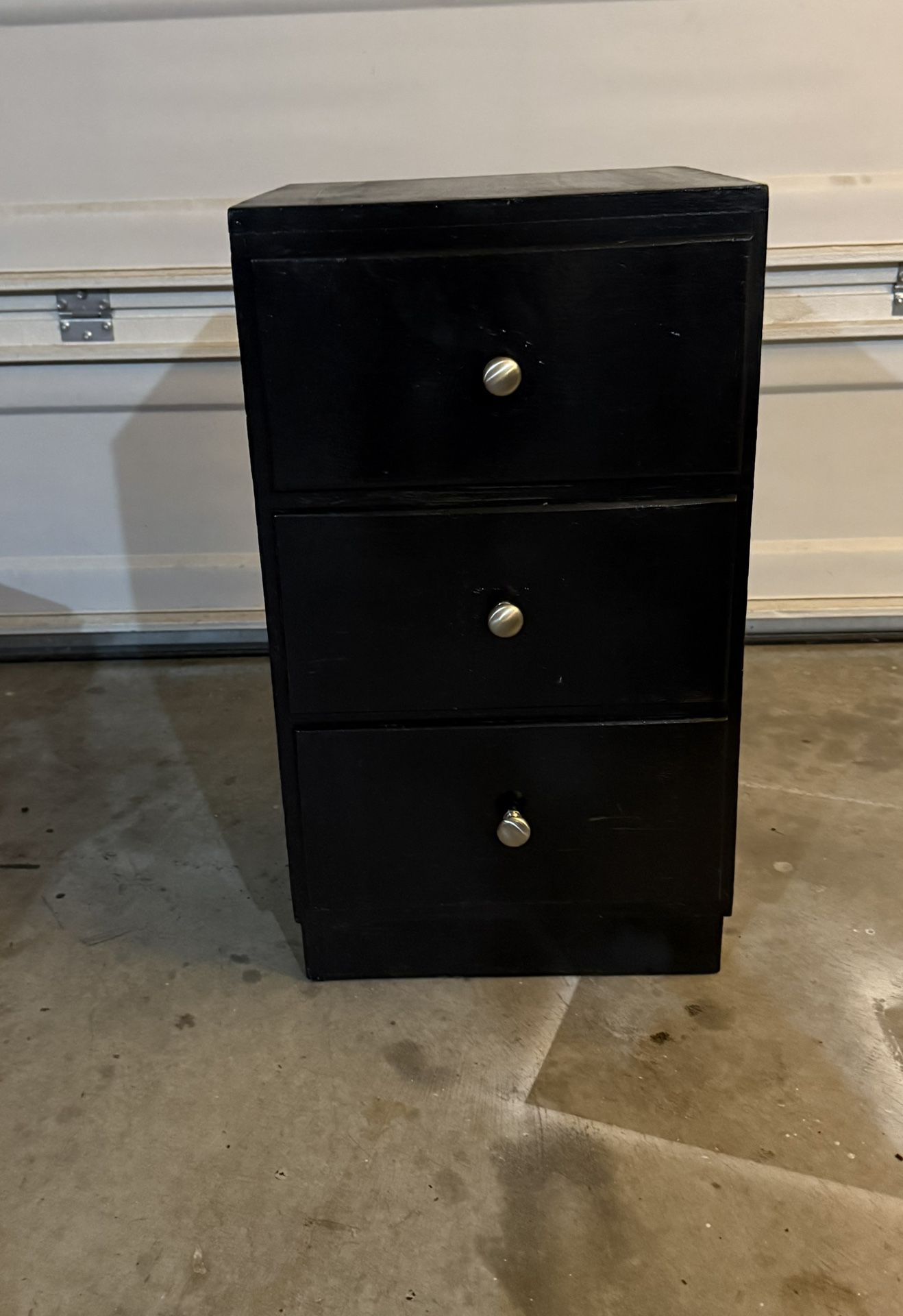SMALL DRESSER WITH THREE DRAWERS