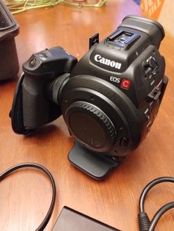 Canon C100 Cinema Camera