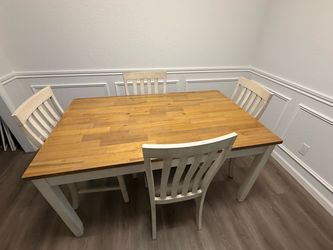 Dining Room Table & Chairs