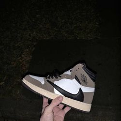 Air Jordan 1 Travis Scott Edition. *fake*