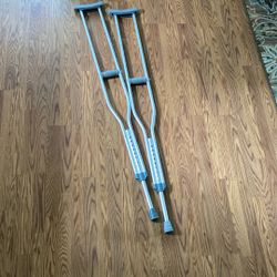 Crutches 5’10”-6’6”
