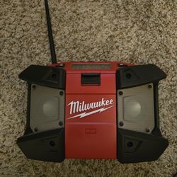 Very Nice Milwaukee M12 AM/FM Cordless Radio."CHECK OUT MY PAGE FOR MORE DEALS "