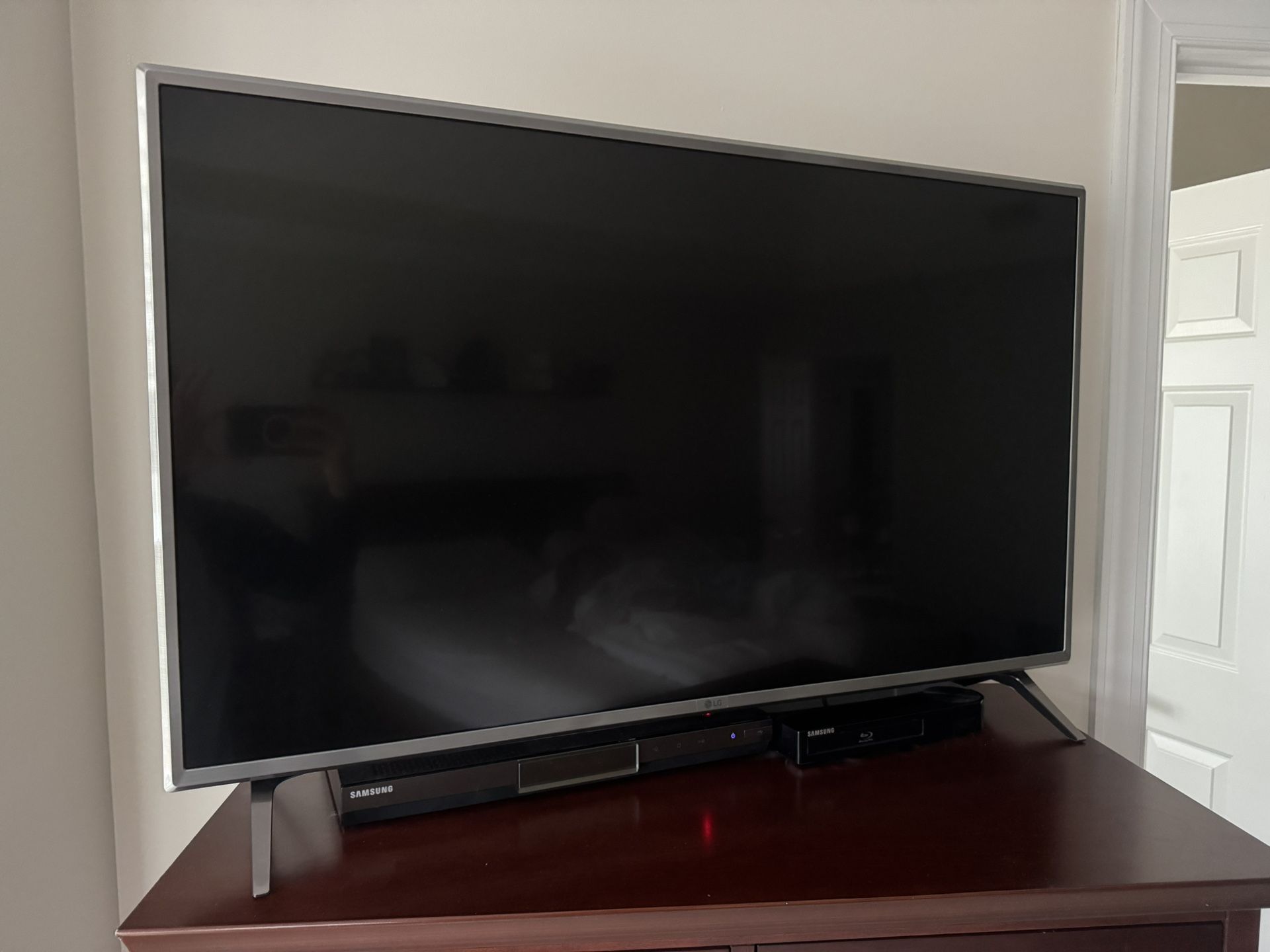 LG 4K HDR Smart LED UHD 43" TV