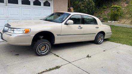 2001 Lincoln Town Car