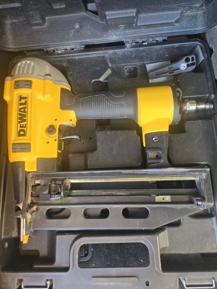 Dewalt Finish Nailer With Hard Case