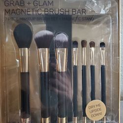 Magnetic Makeup Brushes