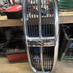 03-09 Dodge 2500 Grill