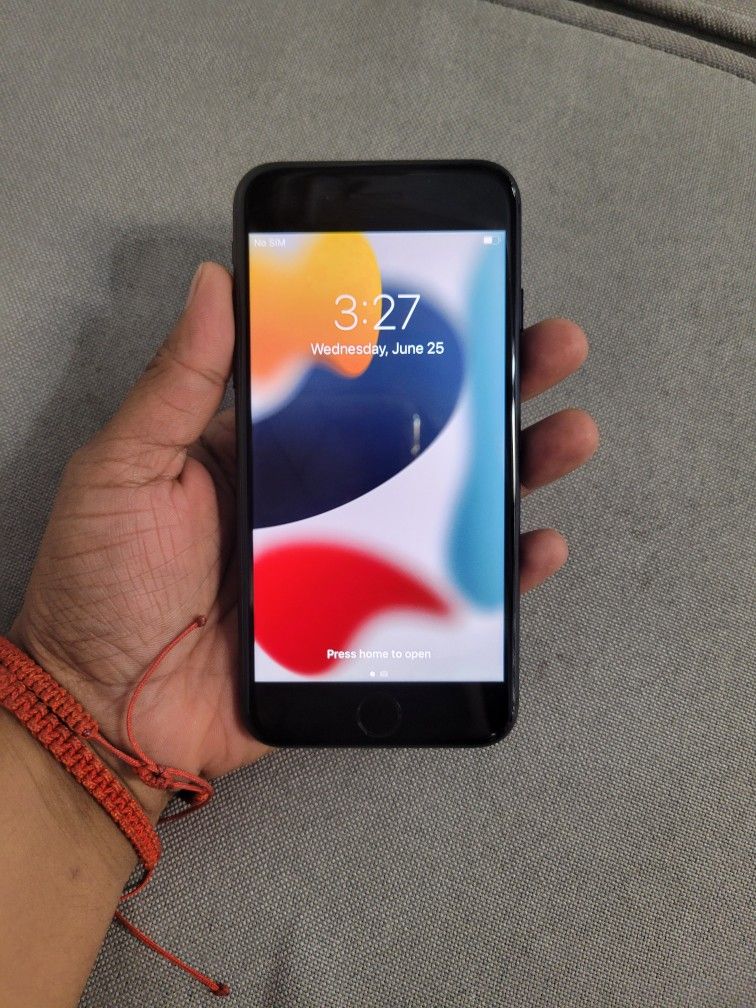 Iphone 7 (UNLOCKED)