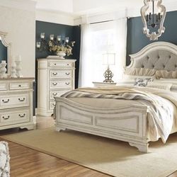 Realyn Bedroom Set 