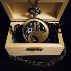 "NIGHTMARE BEFORE CHRISTMAS" POCKET WATCH--WORKS--WOODEN BOX INCLUDED ---NEW