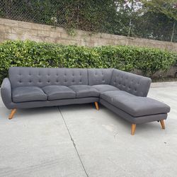 Free Delivery! Modern Sectional Couch