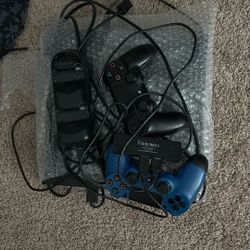 PS4 With 2 Controllers And Controller Charger