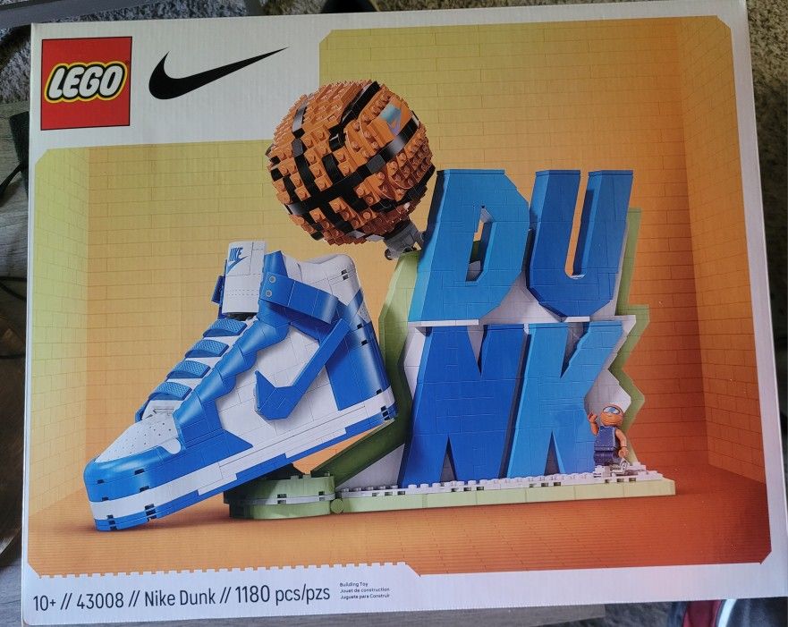 LEGO × NIKE Dunk Collab